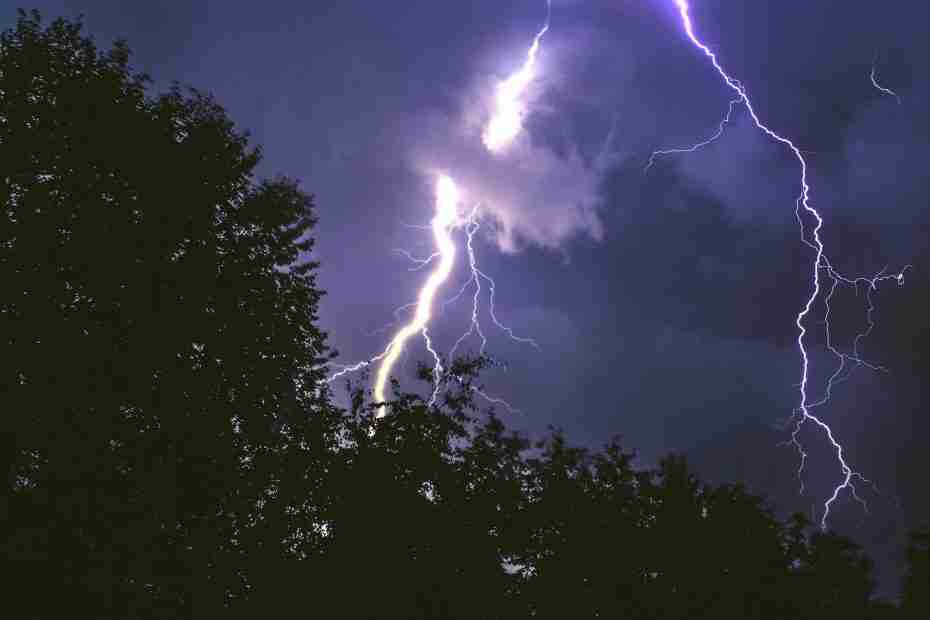 multiple lightning strikes